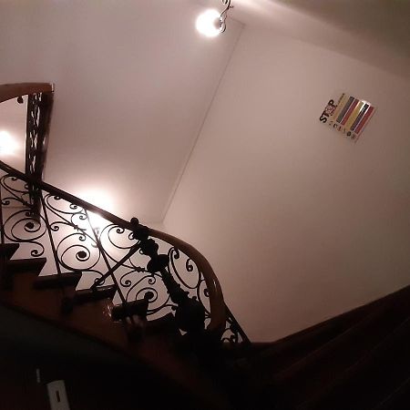 The Castle Of Piata Romana Hostel Bucureşti Ngoại thất bức ảnh