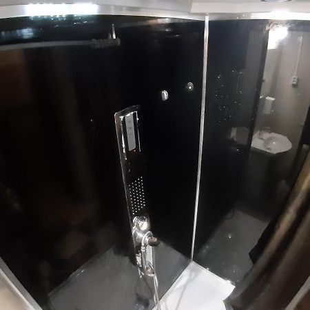 The Castle Of Piata Romana Hostel Bucureşti Ngoại thất bức ảnh