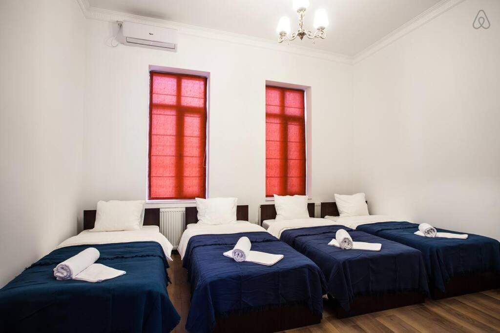 The Castle Of Piata Romana Hostel Bucureşti Ngoại thất bức ảnh